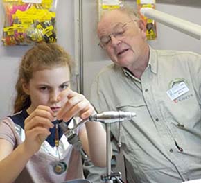 APGAI-Ireland Trevor Greene Fly Dresser tying at The Irish Fly Fair 2025